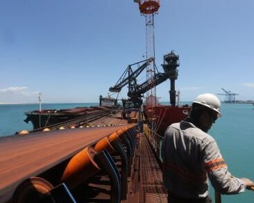 PECEM, CE, BRASIL, 22-08-2016 :Governador inaugura guindaste e esteira de extração de minerio de ferro no Porto do Pecem. (Foto: Fabio Lima/O POVO)