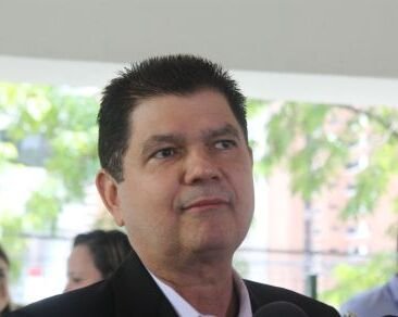 FORTALEZA, CE, BRASIL, 25-09-2015: Mauro Filho, secretário da Fazenda do estado do Ceará, concede entrevista. Camilo Santana, governador do estado do Ceará, realiza o primeiro encontro com todos os secretários estaduais para monitorar os projetos e ações do Governo através do Monitoramento de Ações e Projetos Prioritários (Mapp), realizado em sua residência. (Foto: Mauri Melo/O POVO)