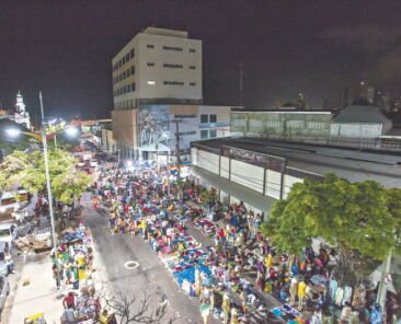 30 de outubro de 2014. O Cotidiano dos feirantes da feira da jose avelino durante a magrudada - policia - 14pl0888 - LUCAS DE MENEZES