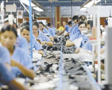 PREMIO CONTRIBUINTES 2008 REGIAO CENTRAL. PRODU«AO DE CAL«ADOS DA LOJA DAKOTA EM RUSSAS., 29NE0224, 29/12/2016, NEGOCIOS, KID JUNIOR,