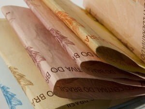 Cédulas de dinheiro. Foto: Marcos Santos/USP Imagens