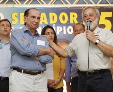 O candidato a senador Aloysio Nunes, participa de encontro de apoio do PMDB de Campinas a sua campanha. Airton Sandoval, suplente de Aloysio Nunes, discursa para militantes do PMDB Dia: 21/09/2010 Local: Campinas/SP Foto: Gilberto Marques/Aloysio451 ***DIREITOS RESERVADOS. NÃO PUBLICAR SEM AUTORIZAÇÃO DO DETENTOR DOS DIREITOS AUTORAIS E DE IMAGEM***