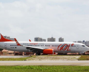 FORTALEZA, CE, BRASIL, 04-07-2015: Avião da GOL na pista do Aeroporto. Coordenadoria Integrada de Operações Aéreas (Ciopaer), comemora 20 anos, com a exibição de várias aeronaves, no pátio do Aeroporto Internacional Pinto Martins. (Foto: Mauri Melo/O POVO)