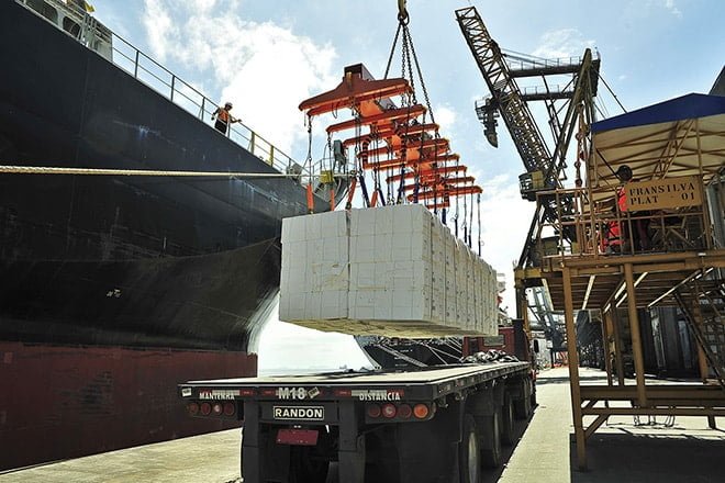 carga_caminhao_navio