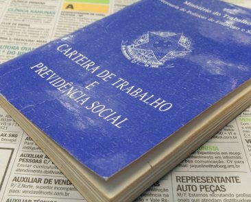 Marcos Santos/USP Imagens Carteira de trabalho