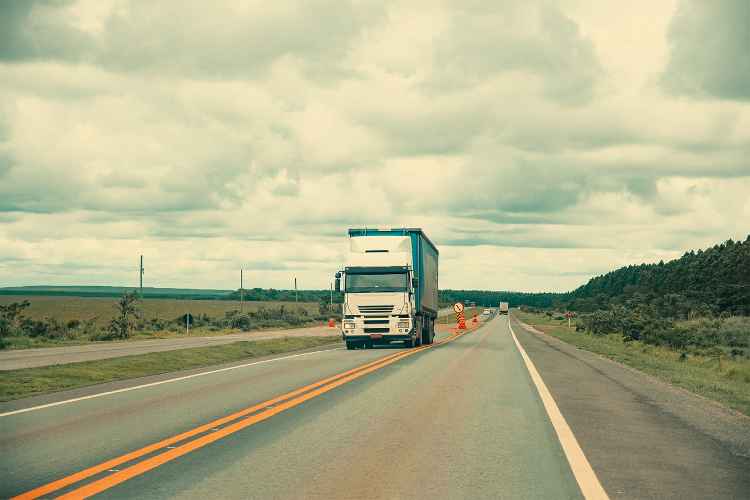 caminhao-estrada