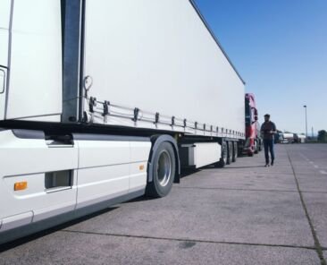 Caminhao-Estrada-1024x683